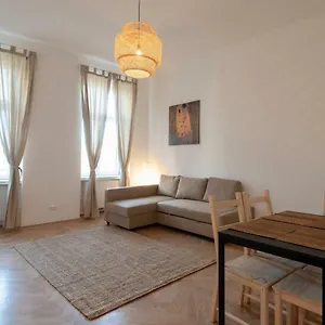Living - Margareten Apartment