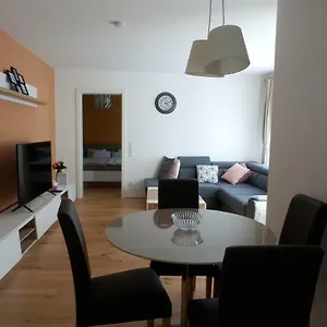 Spacious, Modern 1-bdrm Apt Near Vic & Austria Ctr فيينا