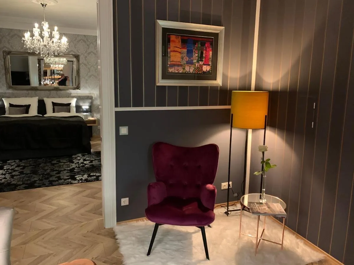 Sophies Place Yppenplatz - Imperial Lifestyle City Apartments Vienna Parking