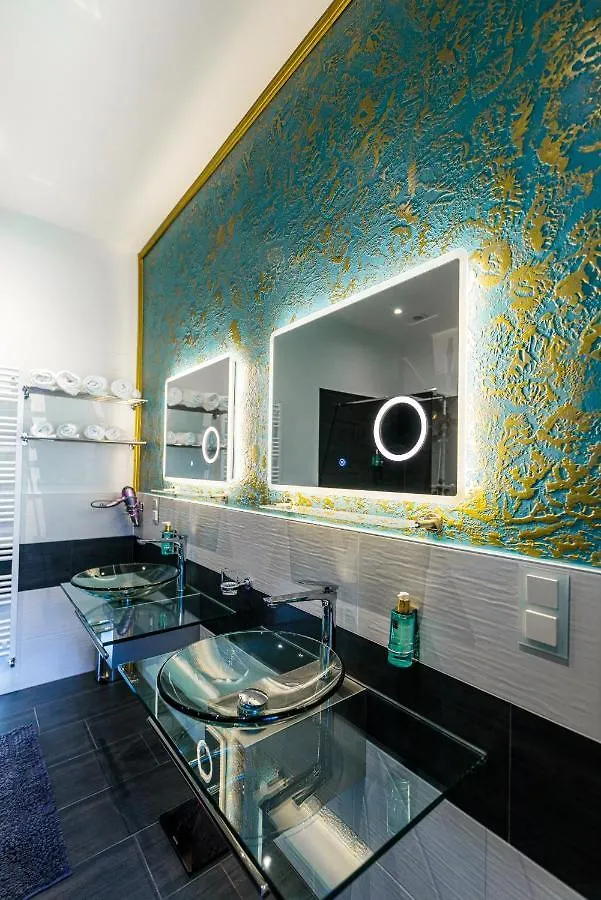 Sophies Place Yppenplatz - Imperial Lifestyle City Apartments Vienna Parking