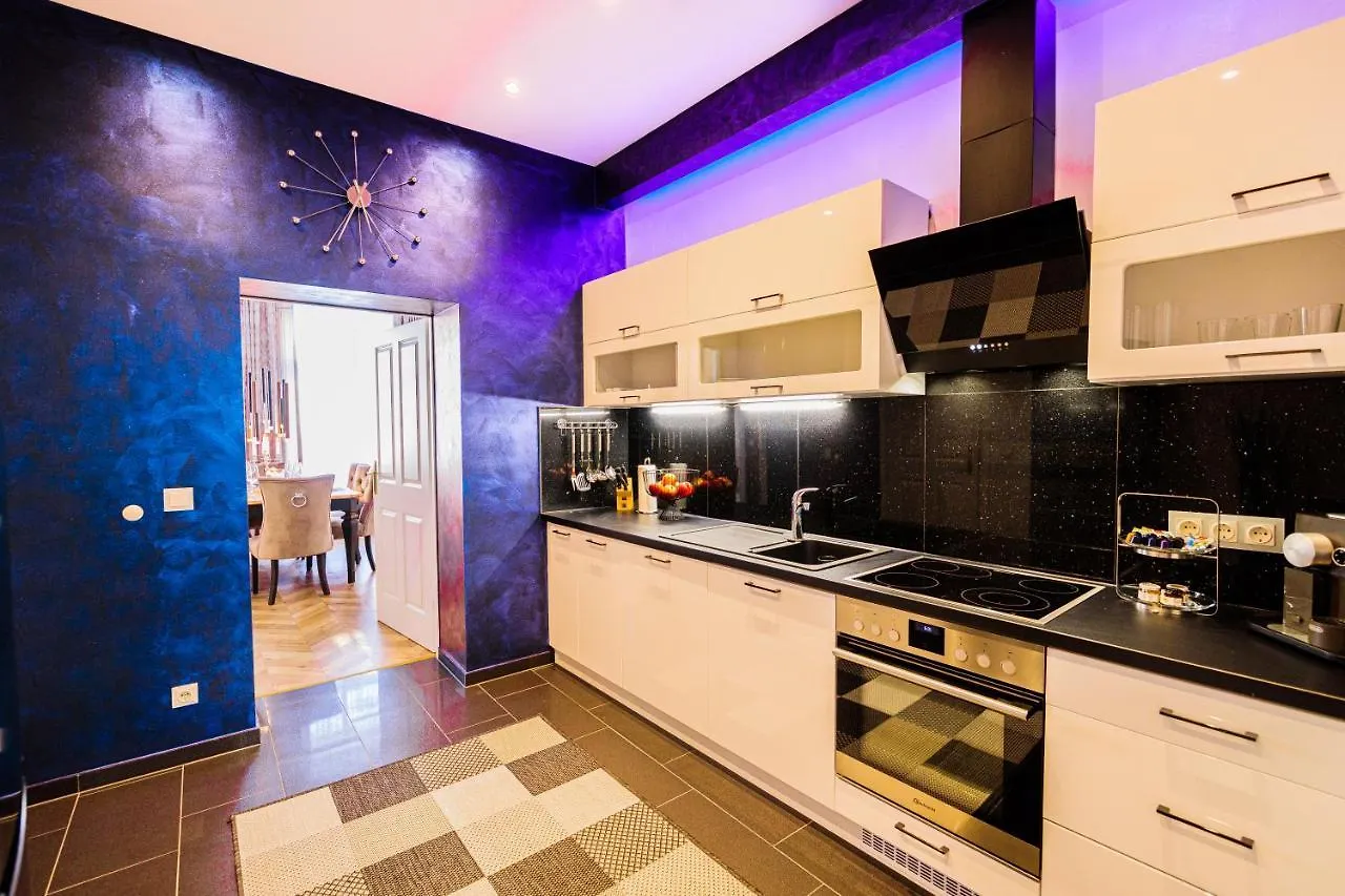 Sophies Place Yppenplatz - Imperial Lifestyle City Apartments Vienna Parking