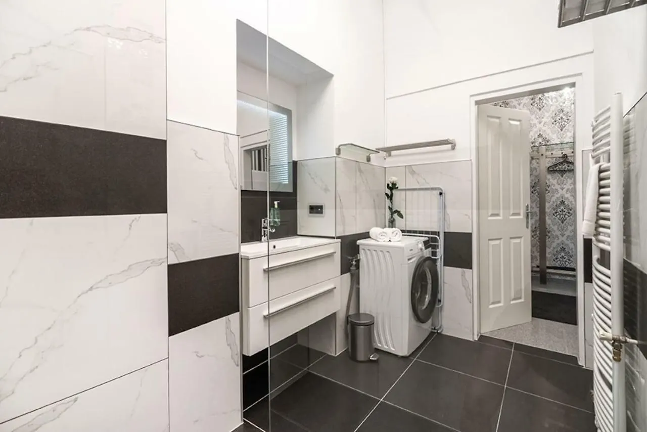 Sophies Place Yppenplatz - Imperial Lifestyle City Apartments Vienna Parking Österreich