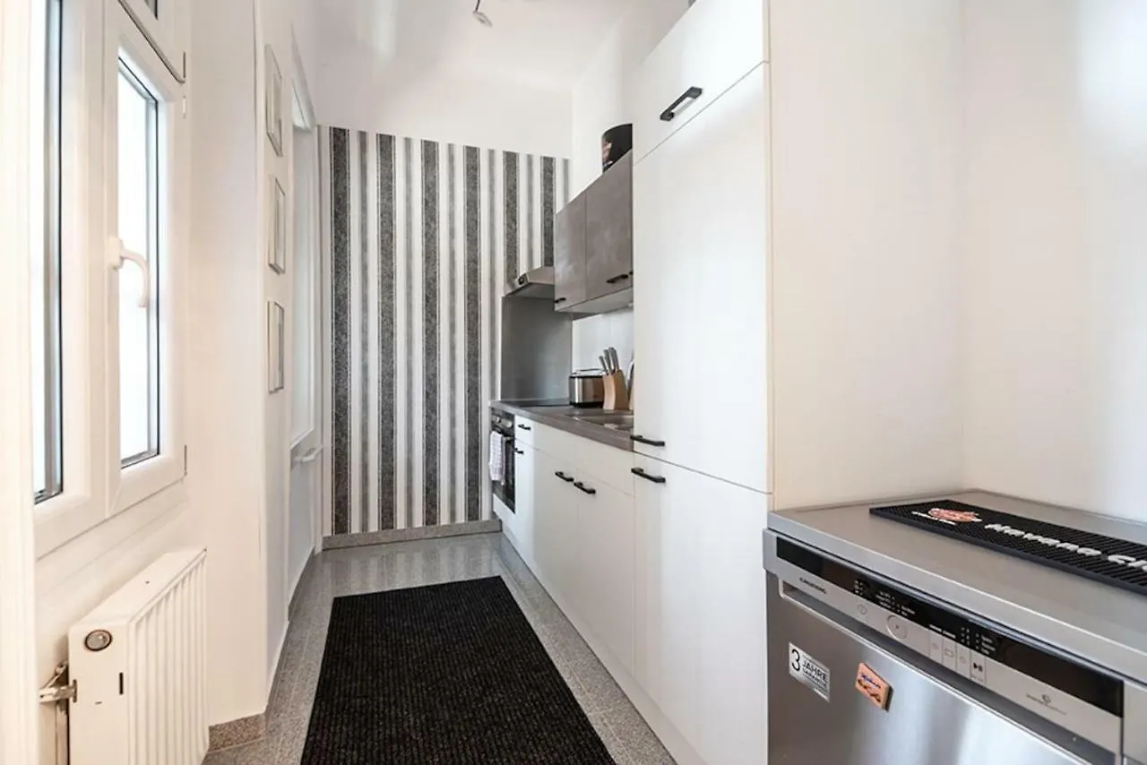 Sophies Place Yppenplatz - Imperial Lifestyle City Apartments Vienna Parking