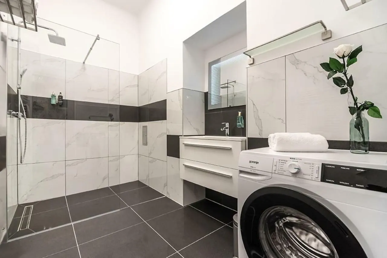 Sophies Place Yppenplatz - Imperial Lifestyle City Apartments Vienna Parking