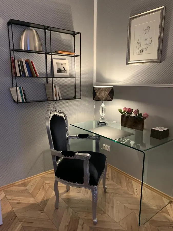 Sophies Place Yppenplatz - Imperial Lifestyle City Apartments Vienna Parking