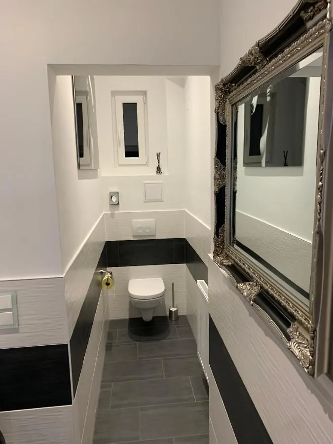 Sophies Place Yppenplatz - Imperial Lifestyle City Apartments Vienna Parking