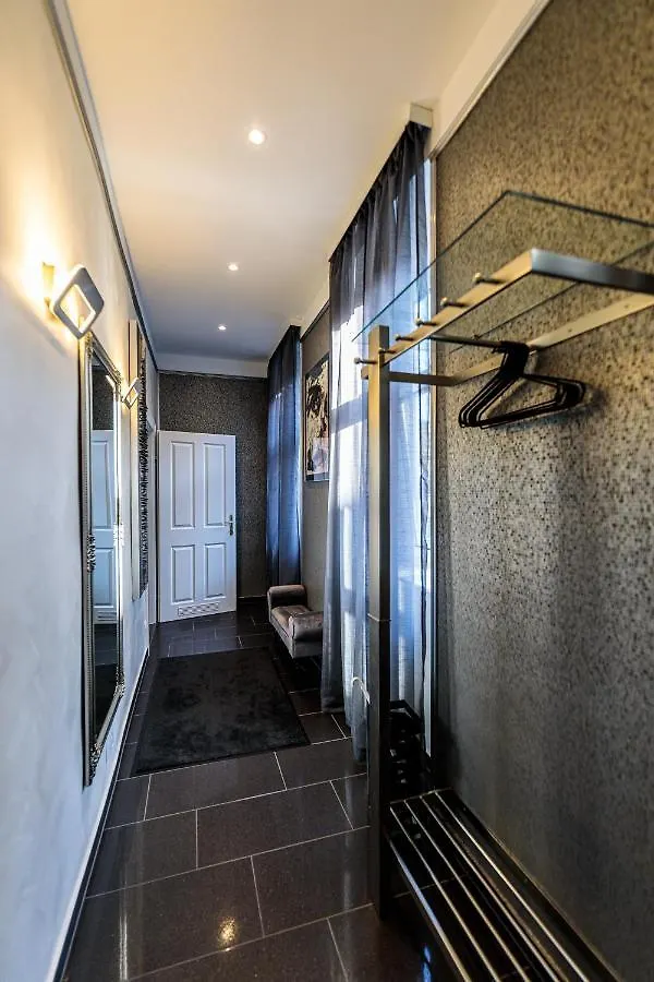 Sophies Place Yppenplatz - Imperial Lifestyle City Apartments Vienna Parking