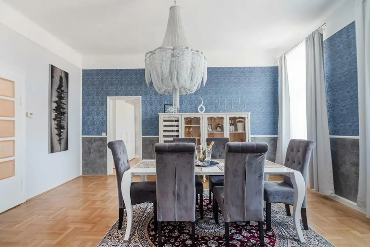 Sophies Place Yppenplatz - Imperial Lifestyle City Apartments Vienna Parking