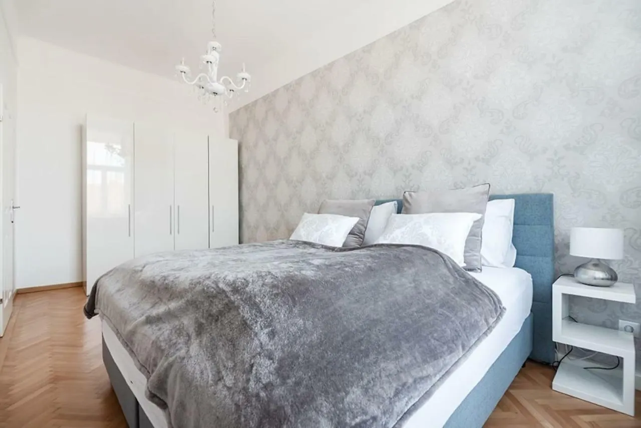 Sophies Place Yppenplatz - Imperial Lifestyle City Apartments Vienna Parking