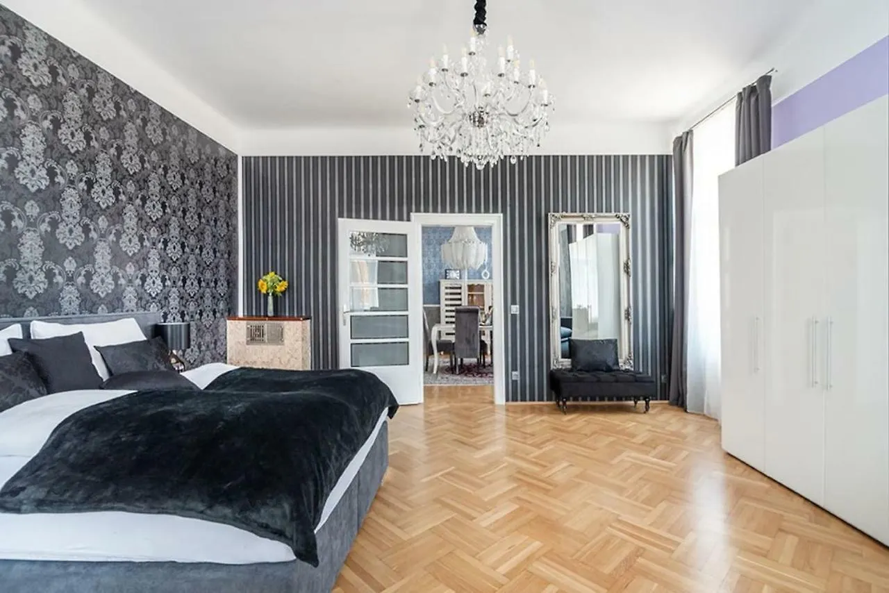 Sophies Place Yppenplatz - Imperial Lifestyle City Apartments Vienna Parking