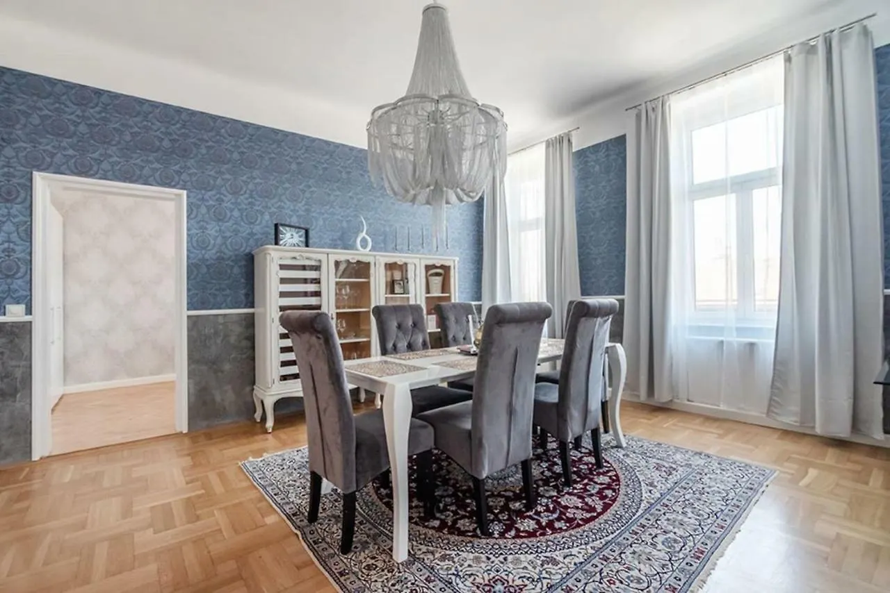 Sophies Place Yppenplatz - Imperial Lifestyle City Apartments Vienna Parking